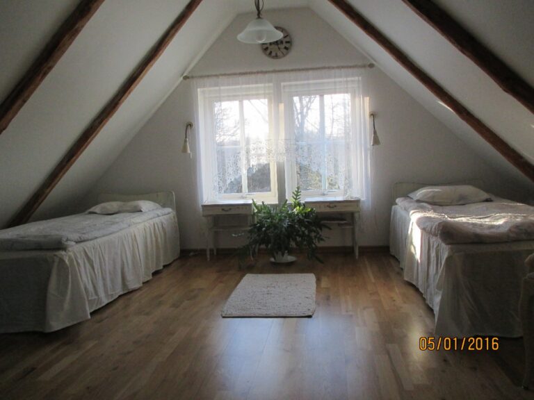 Schlafzimmer mit 2 Betten im Obergeschoss